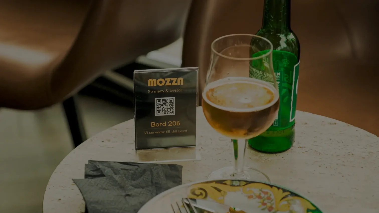 A person using WEIQ Easy, a complete all-in-one point of sale system