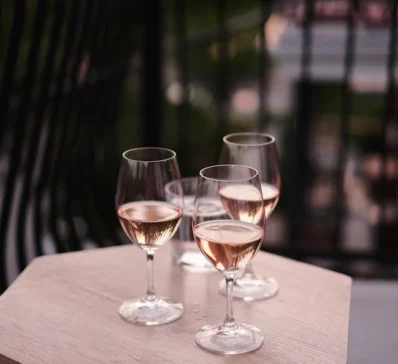 Wine glasses in a bar symbolizing smooth check-in at the event entrance