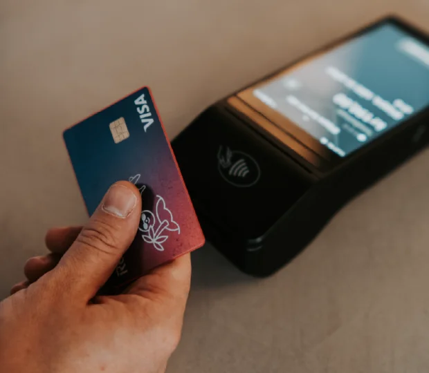 Gränssnitt i telefonen för att lämna dricks och feedback efter ett restaurangbesök
